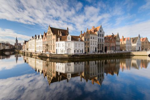 Reflecterende gebouwen langs de Spiegelrei